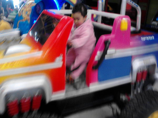 jenfercc18's tweet photo. Mi hija y su nave:-) .. http://t.co/fWZPx4R9