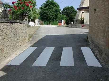 AngelLlacer's tweet photo. "Paso de cebra"... de cebra sí pero ¿a dónde paso???? o es que paso del paso???... JAAAAAAAAA #fotodeldía http://t.co/Zy4A7VoJ