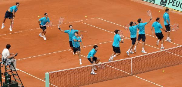 FedererNews's tweet photo. Roger clones everywhere! 296 RF Weeks at no.1: Week #61 #RF296 http://t.co/shHF4sxX