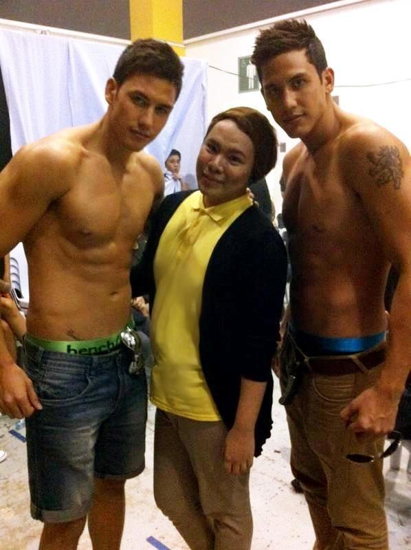IvorJullian's tweet image. With the twins! Sandwich lang ang peg! #CosmoBachelorBash2012