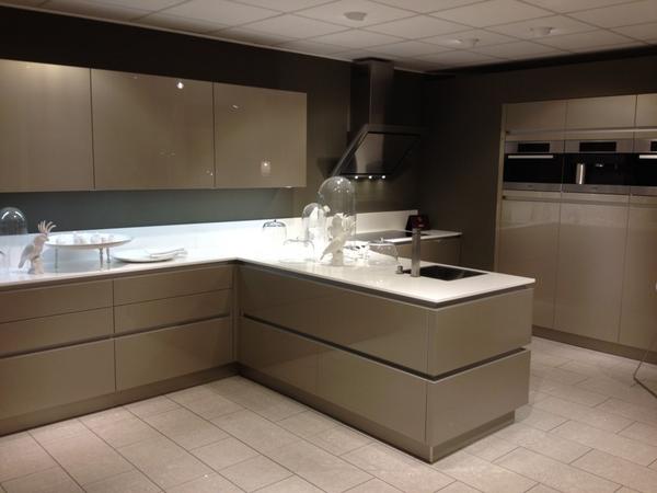 Top acryl keuken in de kleur Cubanit van KTCHN