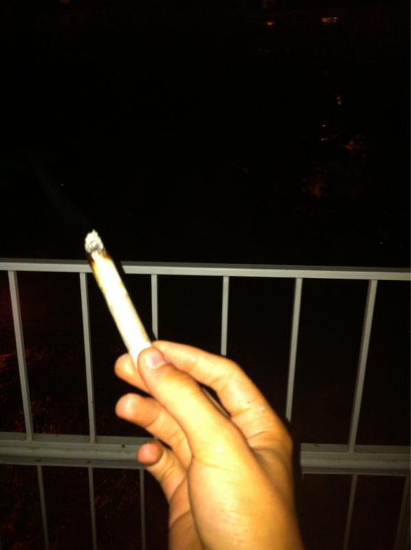Hardcooree_95's tweet image. ...Pum!!! Se convirtió en Chocopik y me hice cacho de porro con el @fumasmaria #4papers