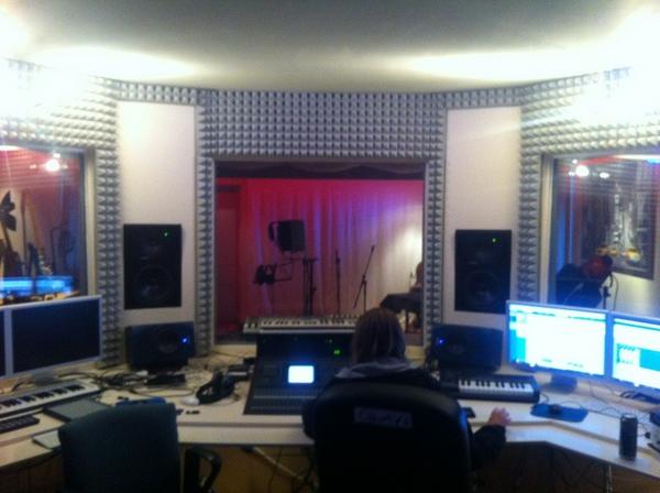 RawOnionz's tweet photo. http://t.co/Zb7H9Vdd In the studio with @Toxic_Bass , recording his vocals for our new track.