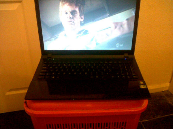 malus_nex's tweet image. Dexter is so tense that I didn't wanna pause it so I took my laptop to the loo with me #ivelostit #sendhelp