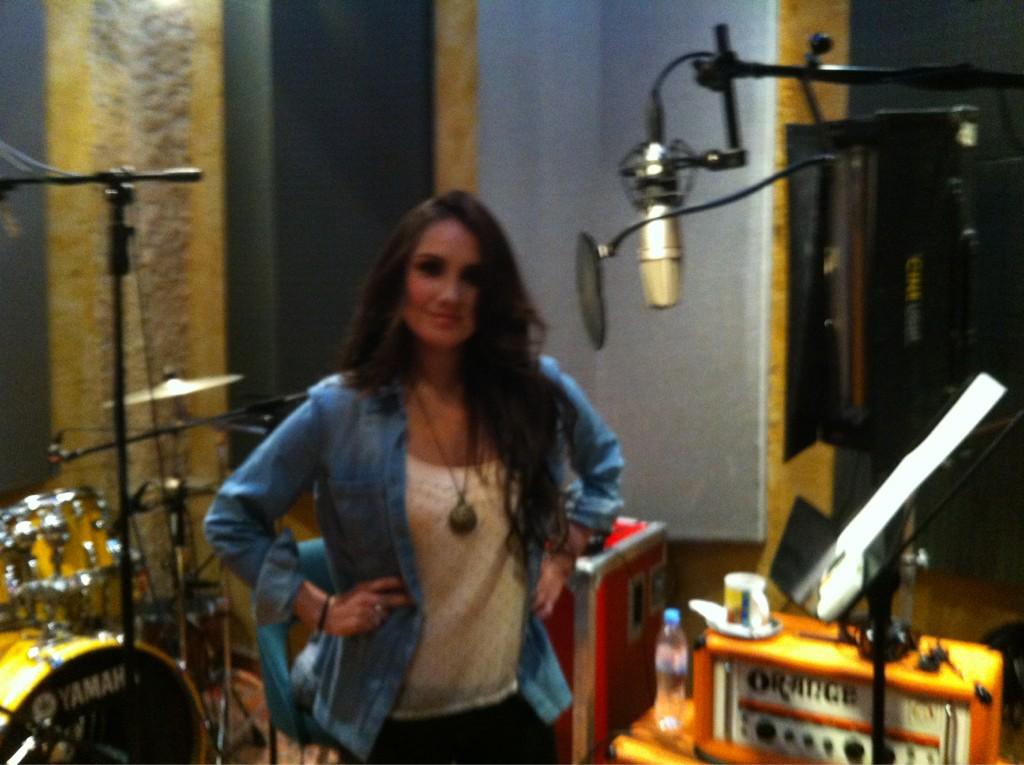 Dulce Maria. [9] A3M81deCQAAUu3G