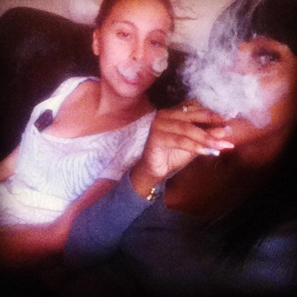 MaryJane_Taylor's tweet image. #Smokee Sum ,, !