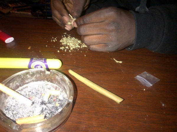 RnBRemy's tweet image. 2 fattys #Kushflow @iStonerThoughts