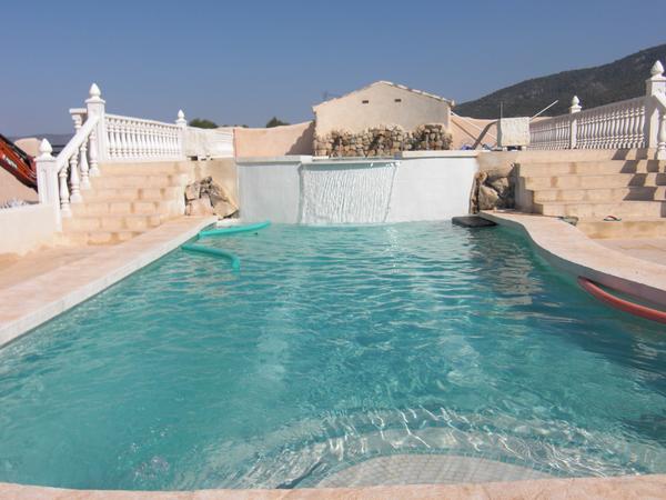 PiscinasCallosa's tweet photo. Magnifica piscina rodeada de naturaleza!! http://t.co/9O0SqAHT
