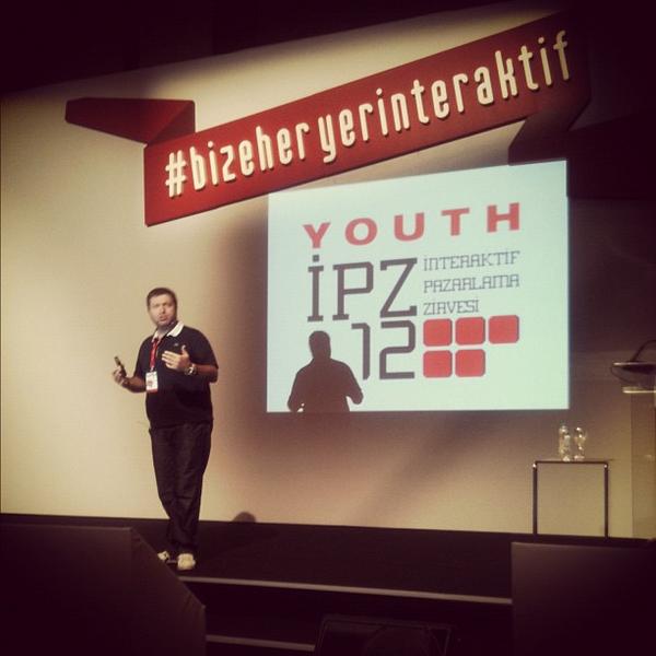 ipz2012's tweet photo. Serdar Kuzuloğlu İPZ'12 sahnesinde! #bizeheryerinteraktif http://t.co/ijPJncue