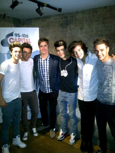 1DFanUpdates101's tweet photo. the boys RIGHT NOW! #NEW http://t.co/f4XWU9kA