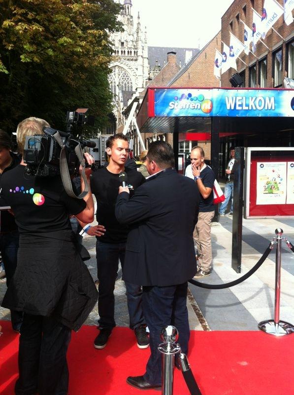 Welke BNer is hier druk aan het repeteren? Kijk vanavond vanaf 20.00 uur op Sterren.nl!