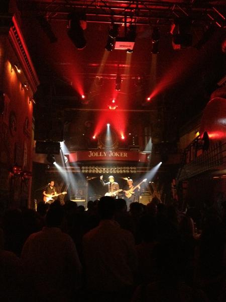 MetinUzelli's tweet photo. Tibet Agirtan 'Kiskac' albumunun lansman konserinde sahnede! http://t.co/M47LxmKW