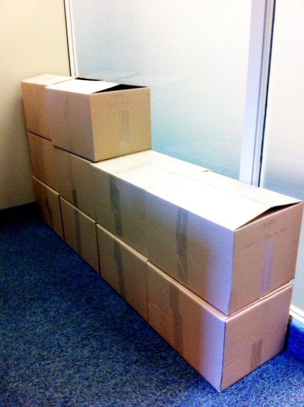 Yzhalia's tweet image. Not what I had planned for today but still a productive day I think. #officepacking