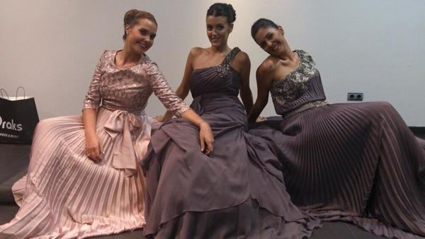 belbelotto's tweet image. Mis angelitos sin alas "@zarizari8: Todo un Exito!! @fany_c12 @belbelotto gran evento.. #coolnight http://t.co/dvDRj77h"