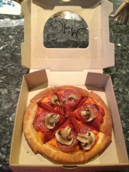 SamPorter17's tweet photo. @ab_conner just made me a pizza with no cheese #yummmm #bestboyfriendever! http://t.co/MHmLg1wA