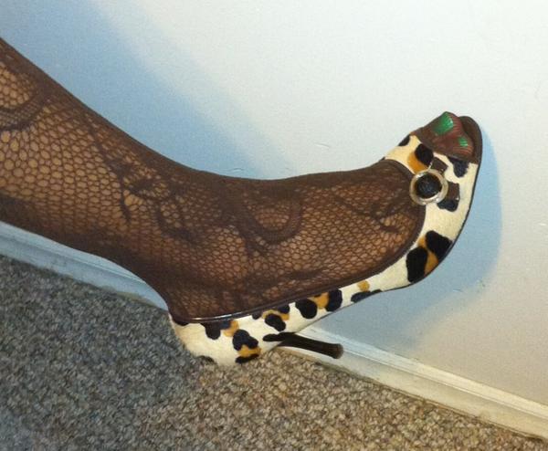 AFoxEnterprises's tweet image. “@5StarChickLuxe: Time to pull out the tights! #FallTrends #MixingPatterns http://t.co/mG7QTHvg”