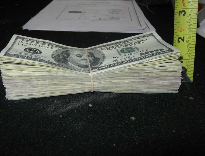 Measuring money in this mf http://t.co/DAn3tZn2<a href="/tag/musiclife"class="tags"><span>#musiclife</span></a>