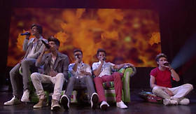 1DFactsDirect's tweet photo. los chicos hoy en el itunes festival -teresa http://t.co/QRzkalbh