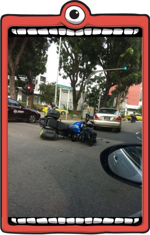 f1point7's tweet photo. Traffic accident at junction of comm... | View #feecha: http://t.co/SGKDkWTd http://t.co/MfLjtjJE