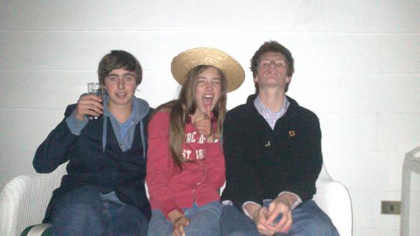 MacaVildosola's tweet image. "@ElisaGarciaH: @macavildosola @matiasrobertoc aqui carreteando xD #coloro http://t.co/H7KHV5H7"jajajaja buenaa