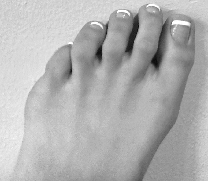 #frenchmanicure #feet what candy would you decorate them with?? ;P http://t.co/0uRoHV5O<a href="/tag/frenchmanicure"class="tags">#frenchmanicure</a><a href="/tag/feet"class="tags">#feet</a>
