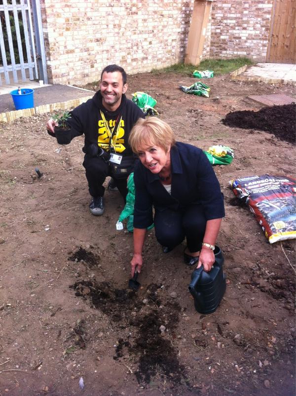 margarethodge's tweet image. Doing some gardening with @Catch22charity at the launch of Anne Mews Tenants and Residents Association in Barking!