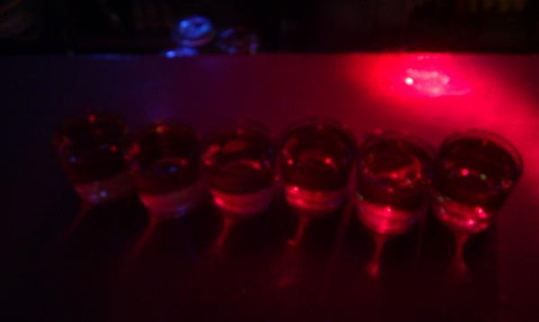 Patryy_22's tweet photo. Toma chupitos @agueralaura @MaryVictoria_ @Cynthia_sant22 @Patryy_22 http://t.co/6BzhgKlP