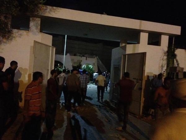 jenanmoussa's tweet photo. Pic from Islamist HQ Ansar Al Sharia after youth of #Benghazi entered it: https://t.co/WDS8GJd8 (v @MAHMOODBOMATARY) @akhbar #SaveBenghazi
