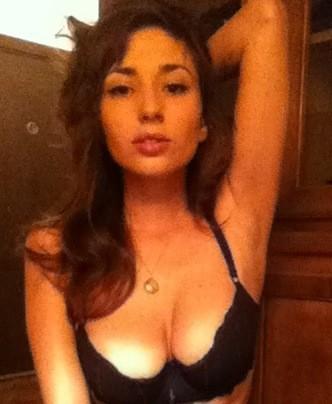 About to take this tight ass, annoying bra off . Come watch at 10:20 PST tonight. http://t.co/9GxcrRu1<a href="/tag/obsessed"class="tags"><span>#obsessed</span></a><a href="/tag/crush"class="tags"><span>#crush</span></a><a href="/tag/jeffgoldblum"class="tags"><span>#jeffgoldblum</span></a><a href="/tag/washitonbymyi"class="tags"><span>#washitonbymyi</span></a>