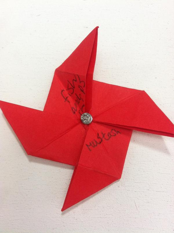 britishness2012's tweet photo. we are still making windmills so come along to join in..... #Britishness #LDF12 #design #southbank http://t.co/GYByz8xx
