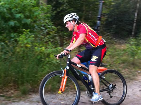 macitt's tweet photo. @Irenebla in volle actie tijdens de #pyramideduathlon van #deschieter http://t.co/i44iCaUk