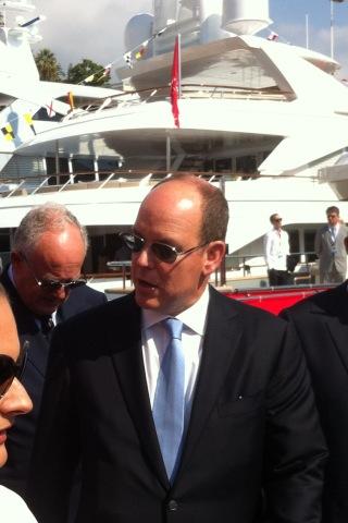 Pabbott's tweet image. The Prince is a gent.