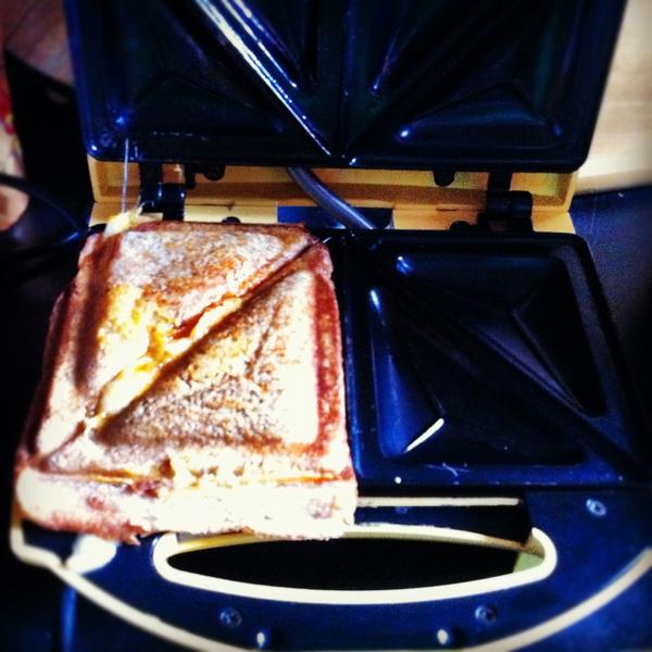 Brendan98FM's tweet image. The last time I made one of these, I think it was 1996. #RetroToaster
