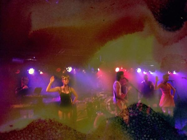 wannabeastar's tweet image. Woooohooooo!!! #CirqueValentin phobos.apple.com/WebObjects/MZS…