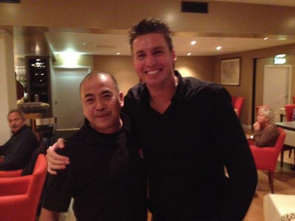 IndonesiaNL's tweet photo. Nationale trots was aanwezig in restaurant Indonesia http://t.co/7fDfd3ok
