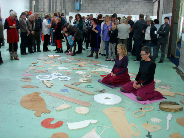 ErnaKoelman's tweet photo. Zeer goed bezochte opening in #loods32! Mooie expositie, en verrassende opening. Bedankt, Iris en Elias! http://t.co/fV8vZyZG