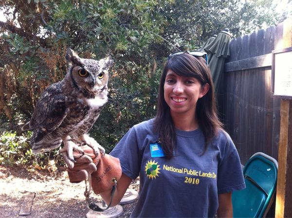 makeitso453's tweet image. Say hello to Andrew held by volunteer Melissa at Americas Great Outdoors exhibit. Andrew is a Great Horned Owl.