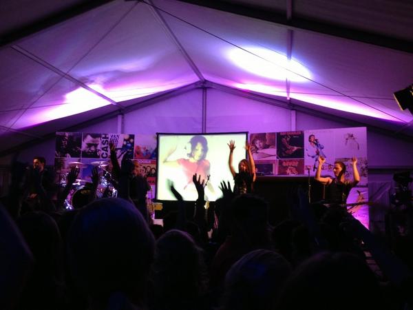Wijngroesbeek's tweet photo. De Coronas live! http://t.co/qisOjuKt