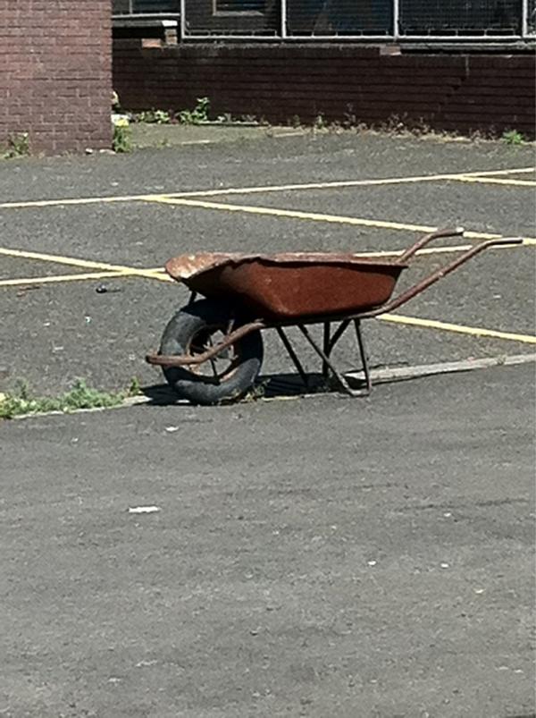 FakeTimKang's tweet photo. Episode 100 of #TheMentalList 

A wheelbarrow from episode 100 http://t.co/SvyUbJc1
