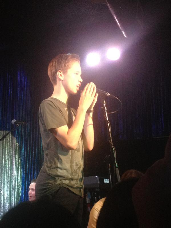 beattybooty's tweet image. #RANDOMRADIO derp.