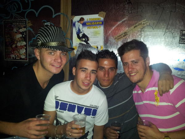 dejors's tweet photo. Amos @PatilloVolante @klubeck10 @suelacaliente http://t.co/AZtAcmOC