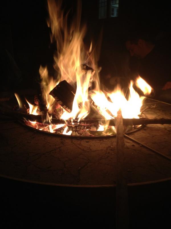 McD_ErinE's tweet image. My face is warm but my body is cold....#fireproblems