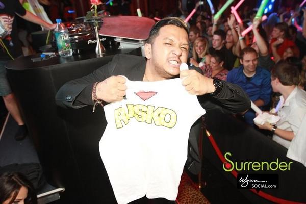 obeyjef's tweet photo. RT @bryschnitz: this guy @obeyjef  is a huge @ruskoofficial fan @SurrenderVegas #yikes #zoinks http://t.co/EEU9tjJL -hellYA!!