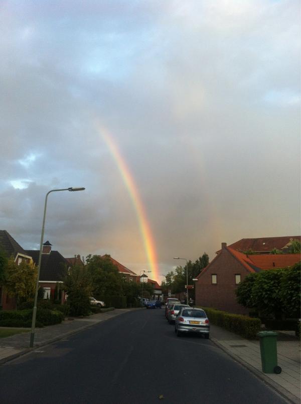 vanbuggenum's tweet image. De voordelen van " Hollandse luchten" 
Waauuww!!