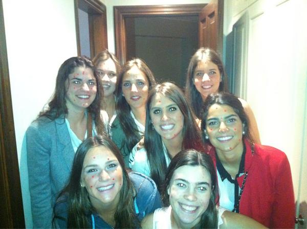 romecattivelli's tweet photo. Hoy todas tenemos #varicela 
Cc: @MiliGomensoro @VickyGuridii @karendouredjian @FlorenciaCanepa @GabyStabile http://t.co/9nZX14AF