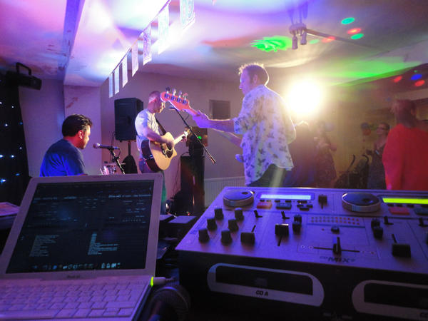 LR_productions's tweet photo. DJ area http://t.co/Ja00CeTW