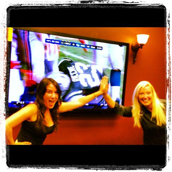 TopoftheTech310's tweet image. The girls @maramarek @KarinZiv did a great job reviewing the Elite Pro for #football season! @MIRaudiovideo