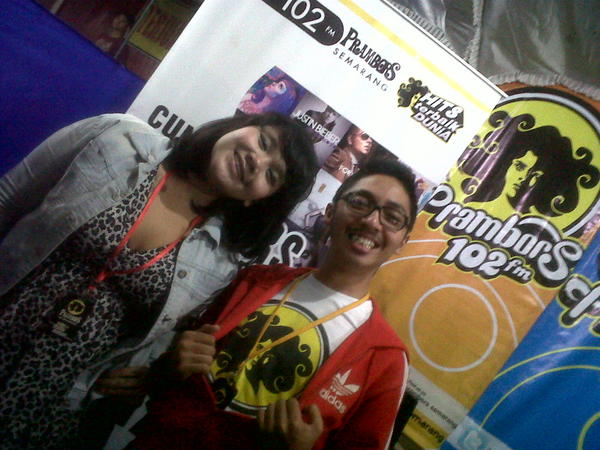 PramborsSMG's tweet photo. @quillitta &amp; @iqbalbalqi jadi MC malam terakhir @TembalangFest 2012 di BQ Square.. http://t.co/eNnWGAOL