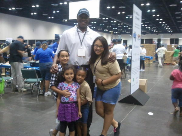 VS_EventPlanner's tweet photo. The girls &amp; Nick Anderson @ Meals of Hope charity event http://t.co/YzgR6jhq