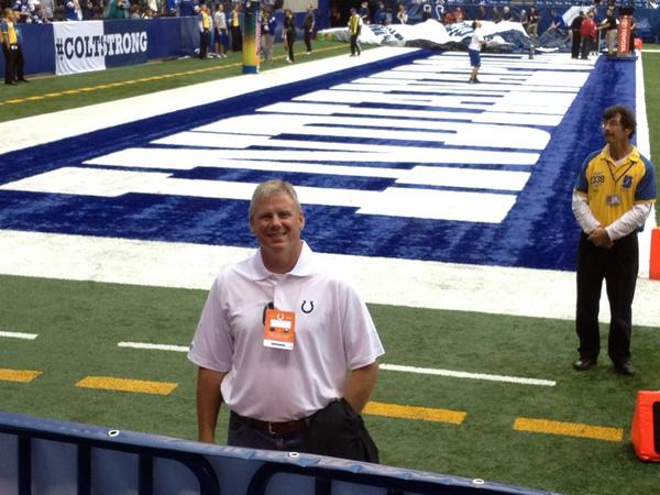 LetsingerPete's tweet photo. Heath on the Colts field before the game! http://t.co/yLIb2MCL